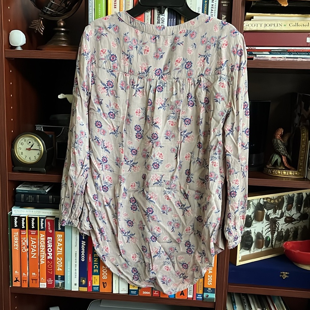 light blouse - Picture 2 of 6